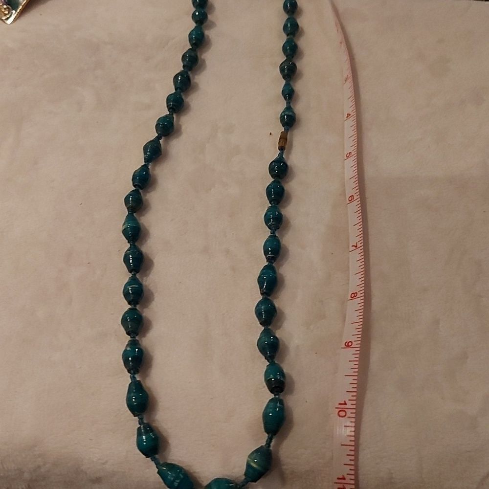 9 Assorted Necklaces - Picture 2 of 11